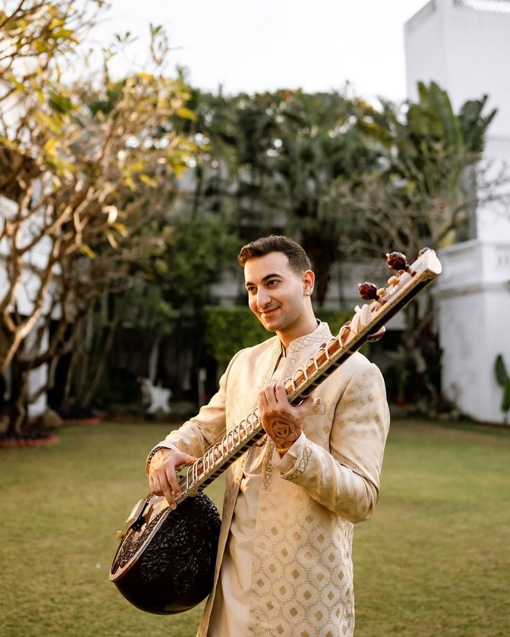 Sitar Artist